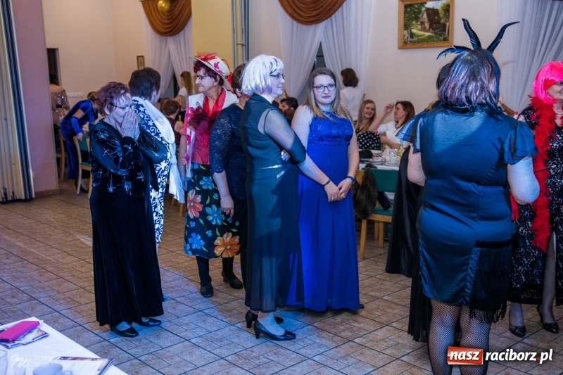 Zdjęcie w galerii na portalu naszraciborz.pl: W Łubowicach jak w Hollywood, czyli królowe życia na czerwonym dywanie wiadomości z regionu