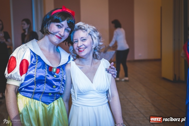 Zdjęcie w galerii na portalu naszraciborz.pl: W Łubowicach jak w Hollywood, czyli królowe życia na czerwonym dywanie wiadomości z regionu