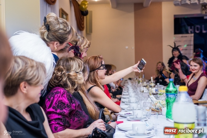 Zdjęcie w galerii na portalu naszraciborz.pl: W Łubowicach jak w Hollywood, czyli królowe życia na czerwonym dywanie wiadomości z regionu