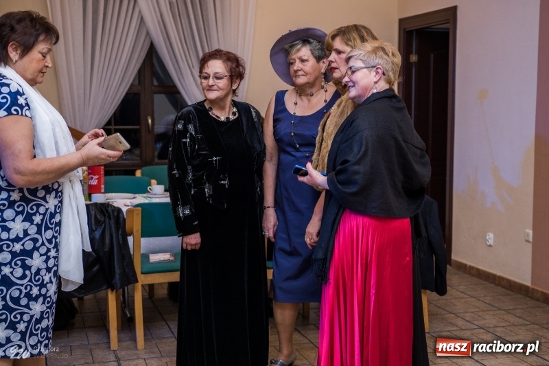 Zdjęcie w galerii na portalu naszraciborz.pl: W Łubowicach jak w Hollywood, czyli królowe życia na czerwonym dywanie wiadomości z regionu