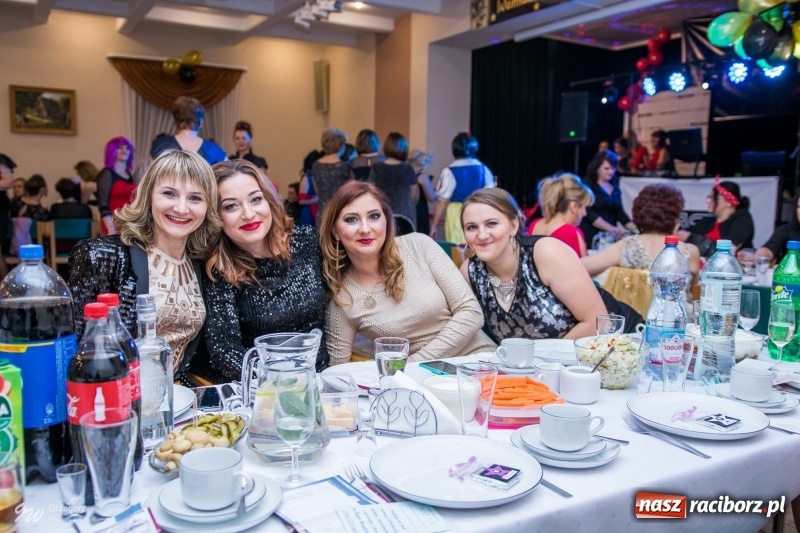 Zdjęcie w galerii na portalu naszraciborz.pl: W Łubowicach jak w Hollywood, czyli królowe życia na czerwonym dywanie wiadomości z regionu