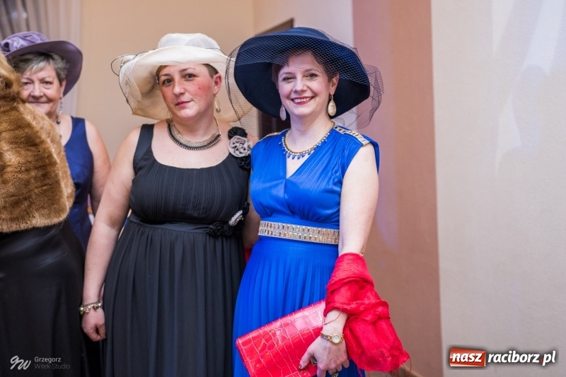 Zdjęcie w galerii na portalu naszraciborz.pl: W Łubowicach jak w Hollywood, czyli królowe życia na czerwonym dywanie wiadomości z regionu