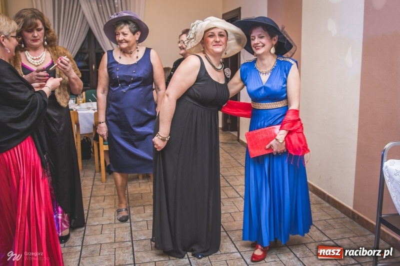 Zdjęcie w galerii na portalu naszraciborz.pl: W Łubowicach jak w Hollywood, czyli królowe życia na czerwonym dywanie wiadomości z regionu