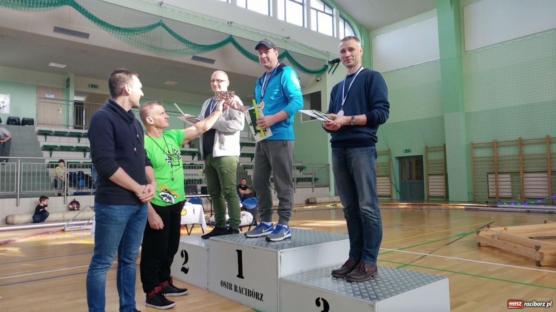 Zdjęcie w galerii na portalu naszraciborz.pl: Wręczono puchary Mistrzostw Raciborza Aut Zdalnie Sterowanych wiadomości z regionu