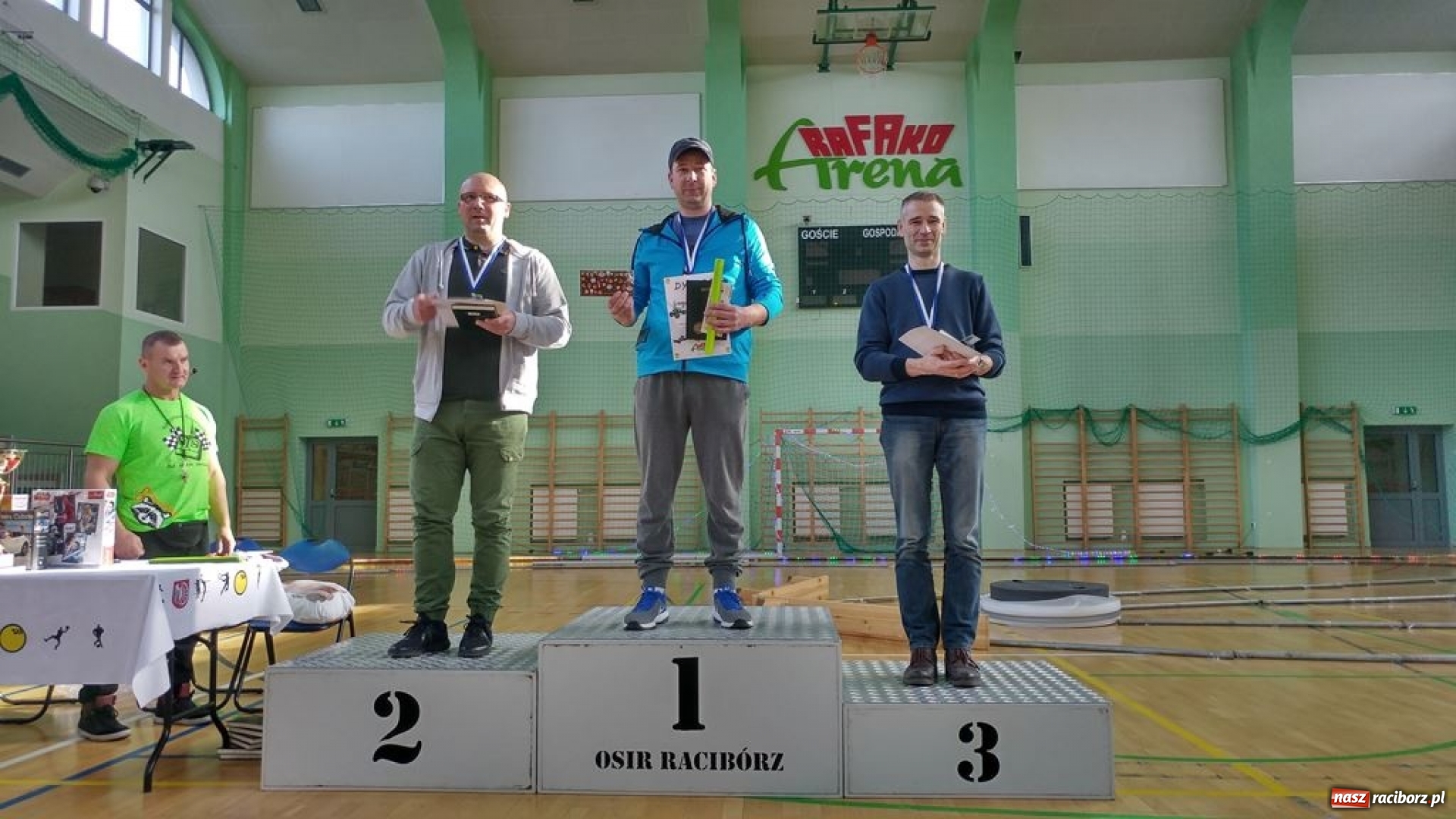 Zdjęcie w galerii na portalu naszraciborz.pl: Wręczono puchary Mistrzostw Raciborza Aut Zdalnie Sterowanych wiadomości z regionu