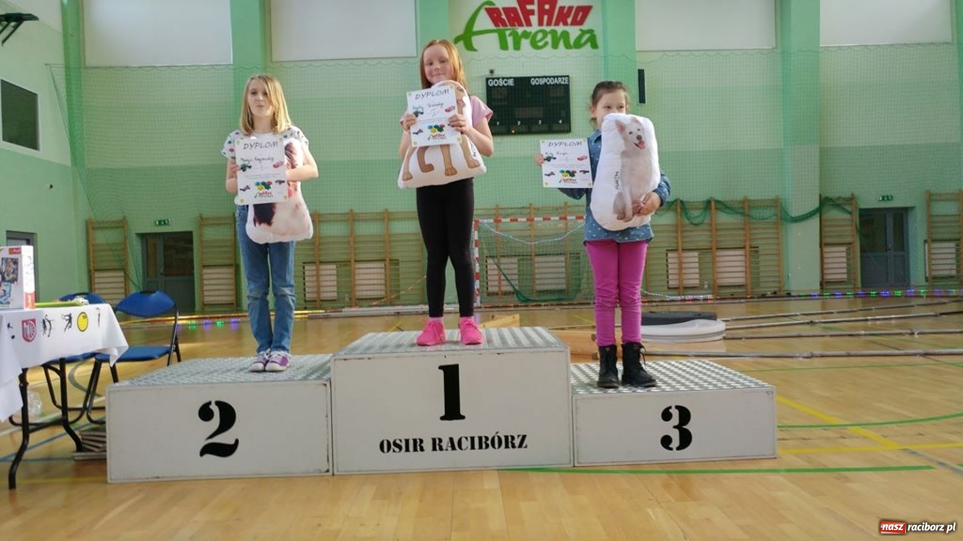 Zdjęcie w galerii na portalu naszraciborz.pl: Wręczono puchary Mistrzostw Raciborza Aut Zdalnie Sterowanych wiadomości z regionu