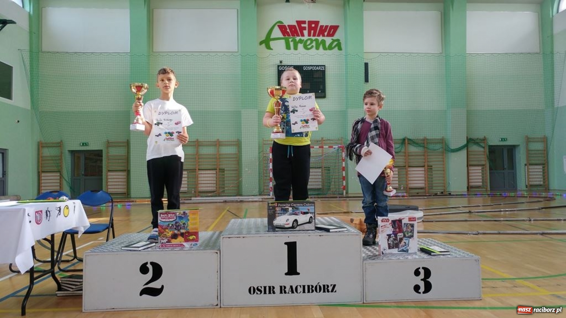 Zdjęcie w galerii na portalu naszraciborz.pl: Wręczono puchary Mistrzostw Raciborza Aut Zdalnie Sterowanych wiadomości z regionu