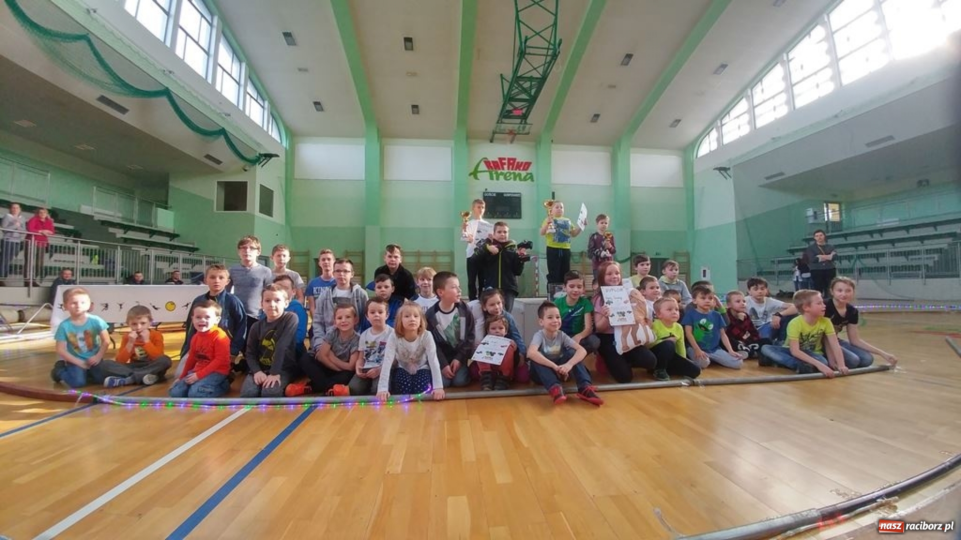 Zdjęcie w galerii na portalu naszraciborz.pl: Wręczono puchary Mistrzostw Raciborza Aut Zdalnie Sterowanych wiadomości z regionu