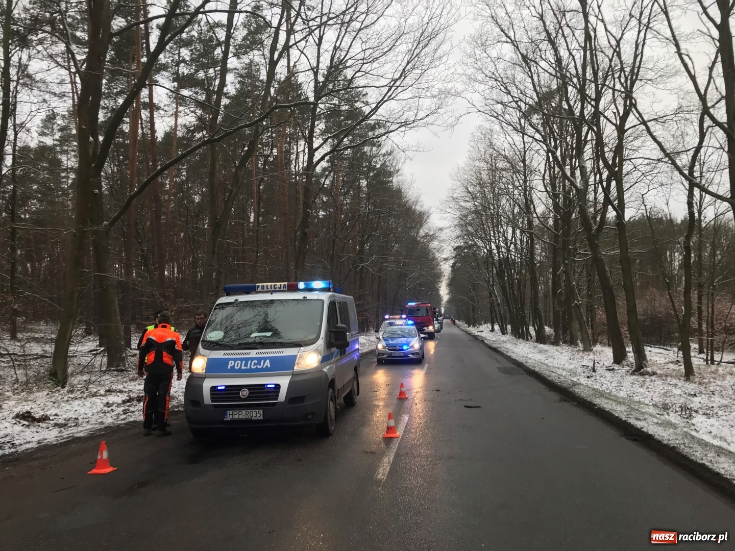 Zdjęcie w galerii na portalu naszraciborz.pl: Niejasne okoliczności kolizji passata i ciągnika. Kierowcy nie przyznają się do winy, sprawę rozstrzygnie sąd wiadomości z regionu