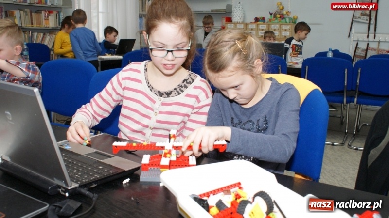 Zdjęcie w galerii na portalu naszraciborz.pl: Młodzi konstruktorzy w Bibliotece, czyli tydzień projektowania, programowania i konstruowania wiadomości z regionu