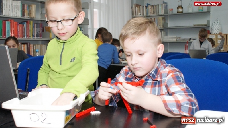 Zdjęcie w galerii na portalu naszraciborz.pl: Młodzi konstruktorzy w Bibliotece, czyli tydzień projektowania, programowania i konstruowania wiadomości z regionu