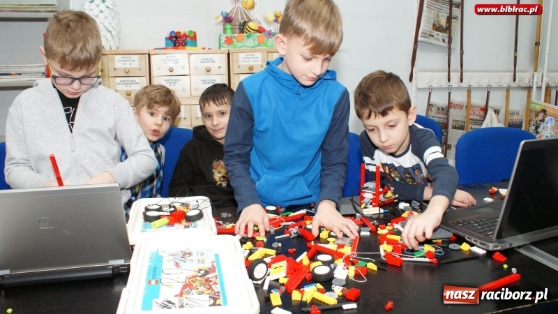 Zdjęcie w galerii na portalu naszraciborz.pl: Młodzi konstruktorzy w Bibliotece, czyli tydzień projektowania, programowania i konstruowania wiadomości z regionu