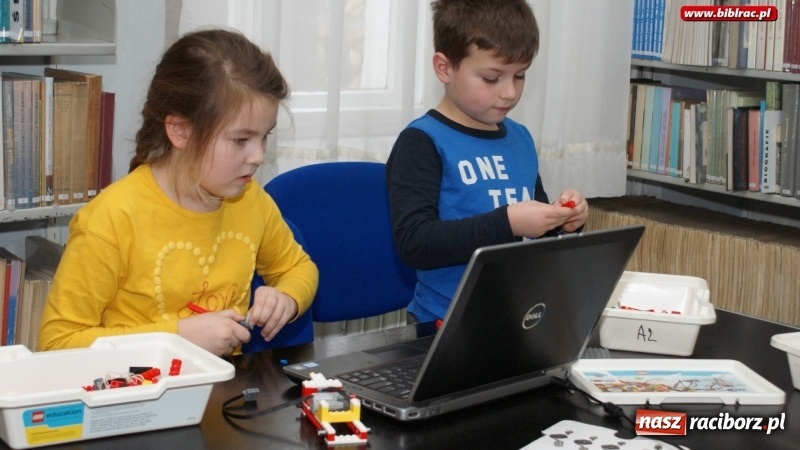 Zdjęcie w galerii na portalu naszraciborz.pl: Młodzi konstruktorzy w Bibliotece, czyli tydzień projektowania, programowania i konstruowania wiadomości z regionu