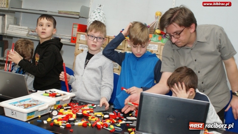 Zdjęcie w galerii na portalu naszraciborz.pl: Młodzi konstruktorzy w Bibliotece, czyli tydzień projektowania, programowania i konstruowania wiadomości z regionu