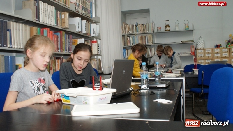Zdjęcie w galerii na portalu naszraciborz.pl: Młodzi konstruktorzy w Bibliotece, czyli tydzień projektowania, programowania i konstruowania wiadomości z regionu