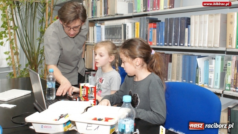 Zdjęcie w galerii na portalu naszraciborz.pl: Młodzi konstruktorzy w Bibliotece, czyli tydzień projektowania, programowania i konstruowania wiadomości z regionu