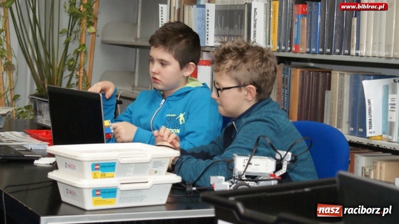 Zdjęcie w galerii na portalu naszraciborz.pl: Młodzi konstruktorzy w Bibliotece, czyli tydzień projektowania, programowania i konstruowania wiadomości z regionu