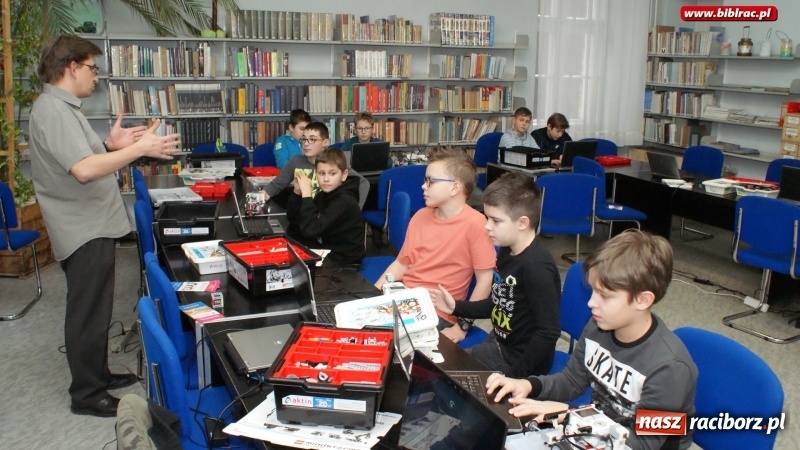 Zdjęcie w galerii na portalu naszraciborz.pl: Młodzi konstruktorzy w Bibliotece, czyli tydzień projektowania, programowania i konstruowania wiadomości z regionu