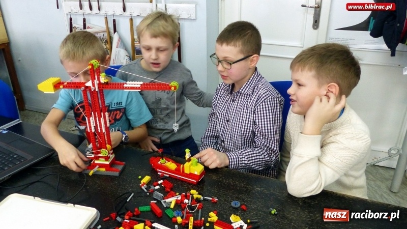 Zdjęcie w galerii na portalu naszraciborz.pl: Młodzi konstruktorzy w Bibliotece, czyli tydzień projektowania, programowania i konstruowania wiadomości z regionu