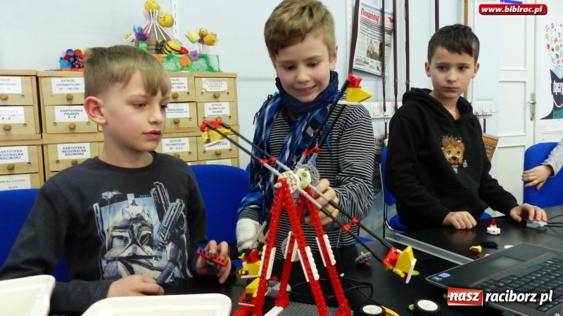 Zdjęcie w galerii na portalu naszraciborz.pl: Młodzi konstruktorzy w Bibliotece, czyli tydzień projektowania, programowania i konstruowania wiadomości z regionu