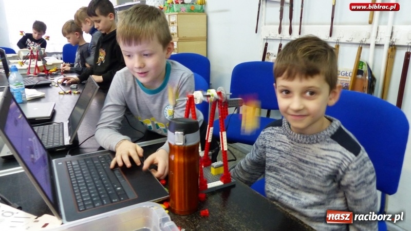 Zdjęcie w galerii na portalu naszraciborz.pl: Młodzi konstruktorzy w Bibliotece, czyli tydzień projektowania, programowania i konstruowania wiadomości z regionu