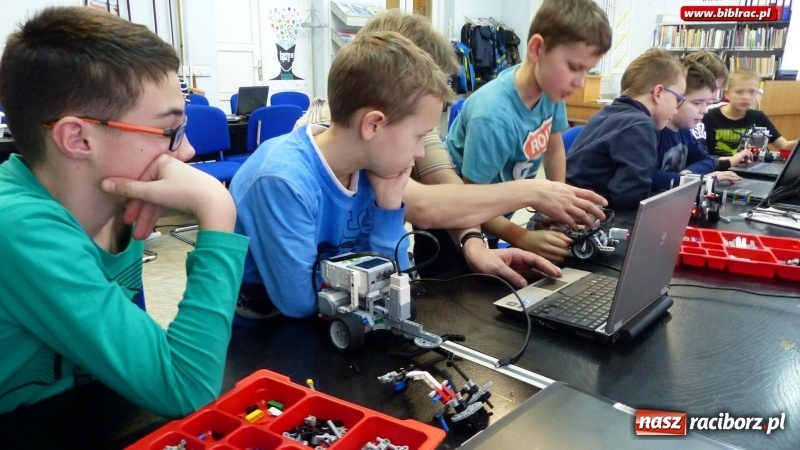 Zdjęcie w galerii na portalu naszraciborz.pl: Młodzi konstruktorzy w Bibliotece, czyli tydzień projektowania, programowania i konstruowania wiadomości z regionu