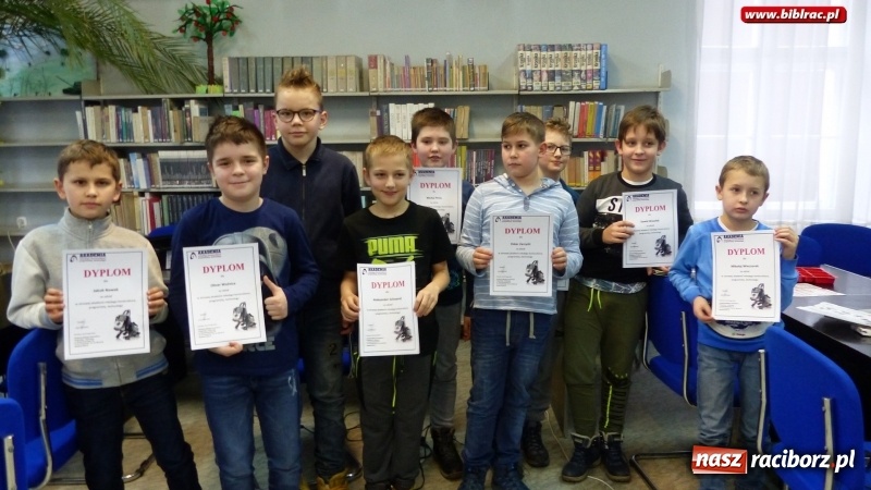 Zdjęcie w galerii na portalu naszraciborz.pl: Młodzi konstruktorzy w Bibliotece, czyli tydzień projektowania, programowania i konstruowania wiadomości z regionu