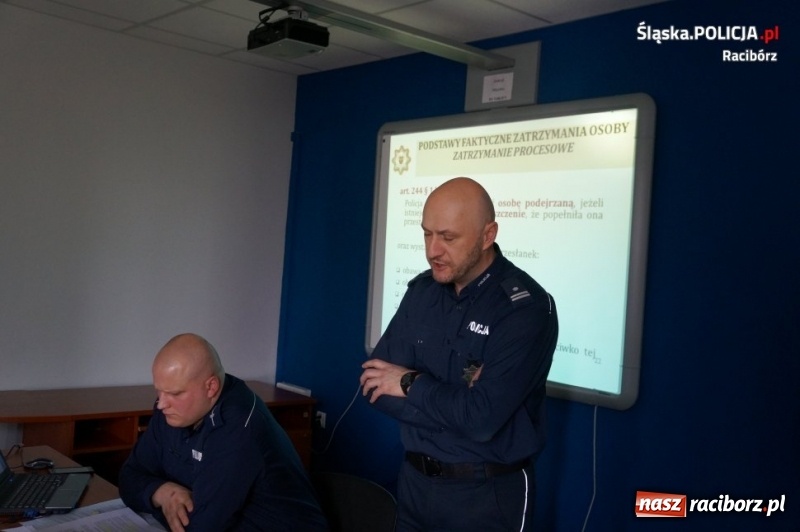 Zdjęcie w galerii na portalu naszraciborz.pl: Raciborscy funkcjonariusze na szkoleniu z udziałem wykładowców Szkoły Policji w Katowicach wiadomości z regionu
