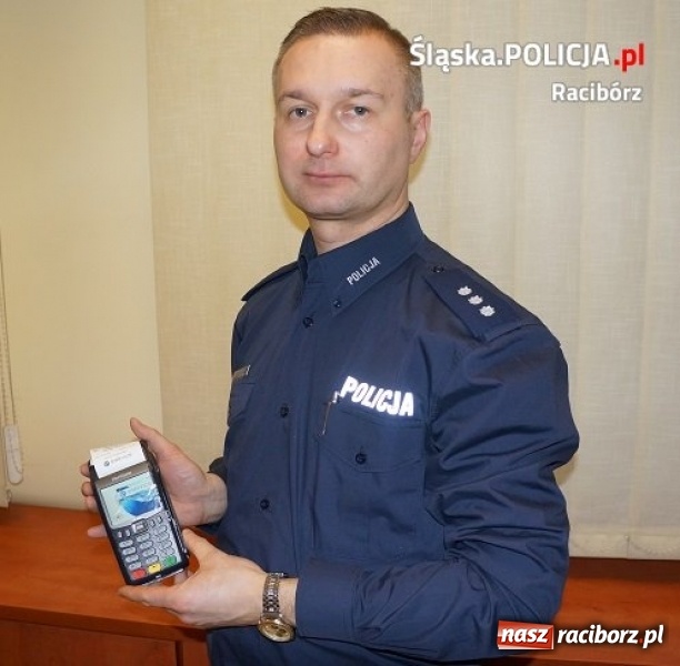 Zdjęcie w galerii na portalu naszraciborz.pl: Za mandat zapłacisz kartą. Raciborska policja posiada już terminale  wiadomości z regionu