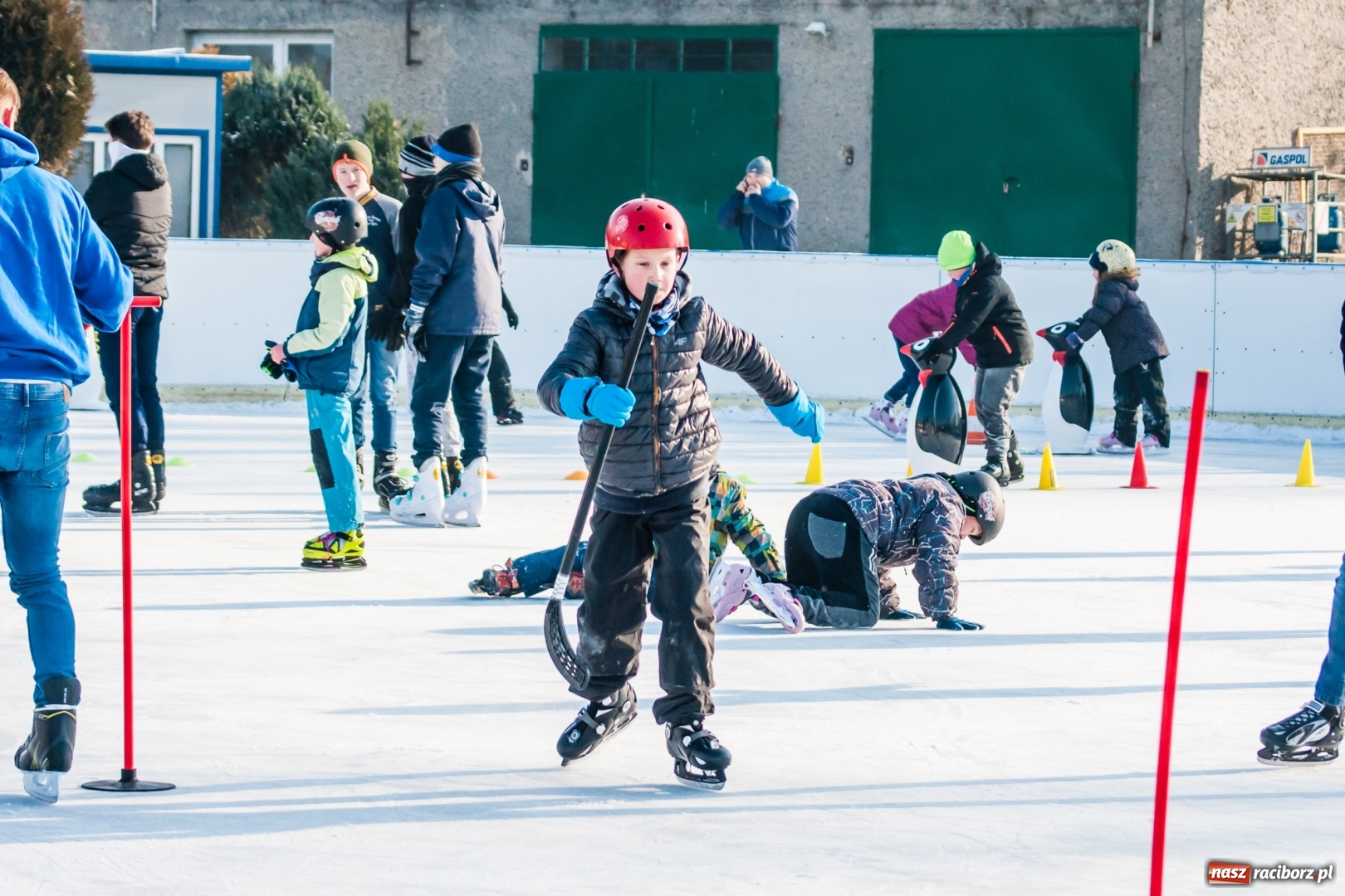 Zdjęcie w galerii na portalu naszraciborz.pl: Zawody łyżwiarskie na lodowisku Piastor wiadomości z regionu