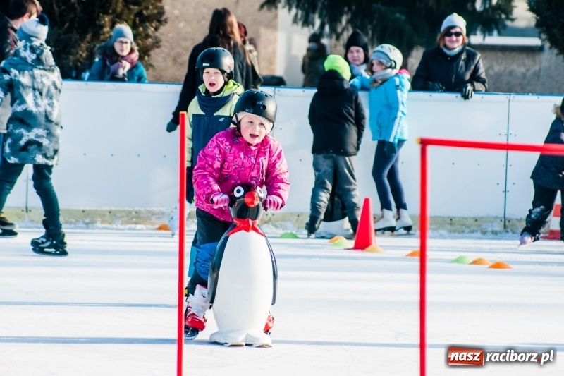 Zdjęcie w galerii na portalu naszraciborz.pl: Zawody łyżwiarskie na lodowisku Piastor wiadomości z regionu