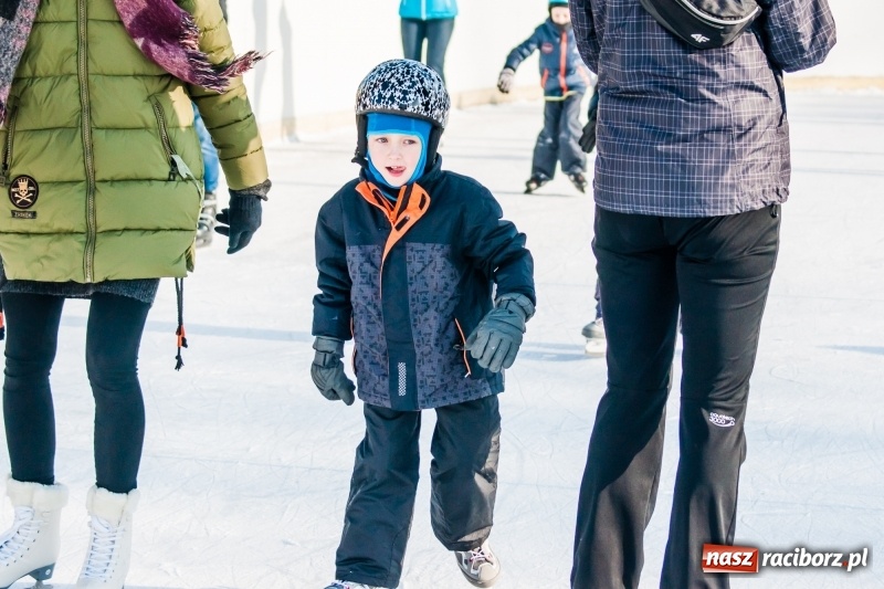 Zdjęcie w galerii na portalu naszraciborz.pl: Zawody łyżwiarskie na lodowisku Piastor wiadomości z regionu