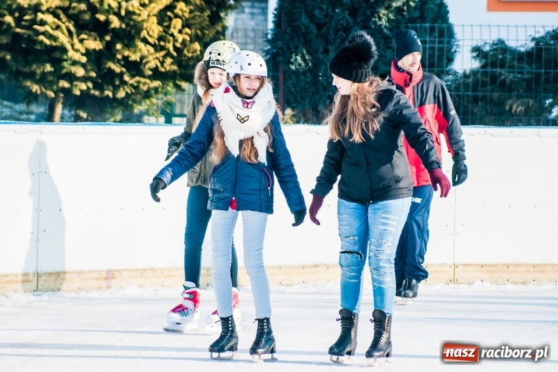 Zdjęcie w galerii na portalu naszraciborz.pl: Zawody łyżwiarskie na lodowisku Piastor wiadomości z regionu