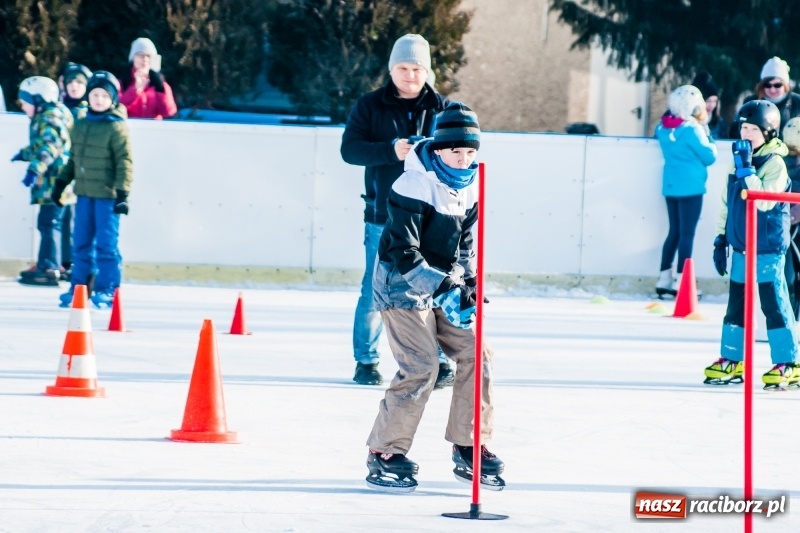 Zdjęcie w galerii na portalu naszraciborz.pl: Zawody łyżwiarskie na lodowisku Piastor wiadomości z regionu