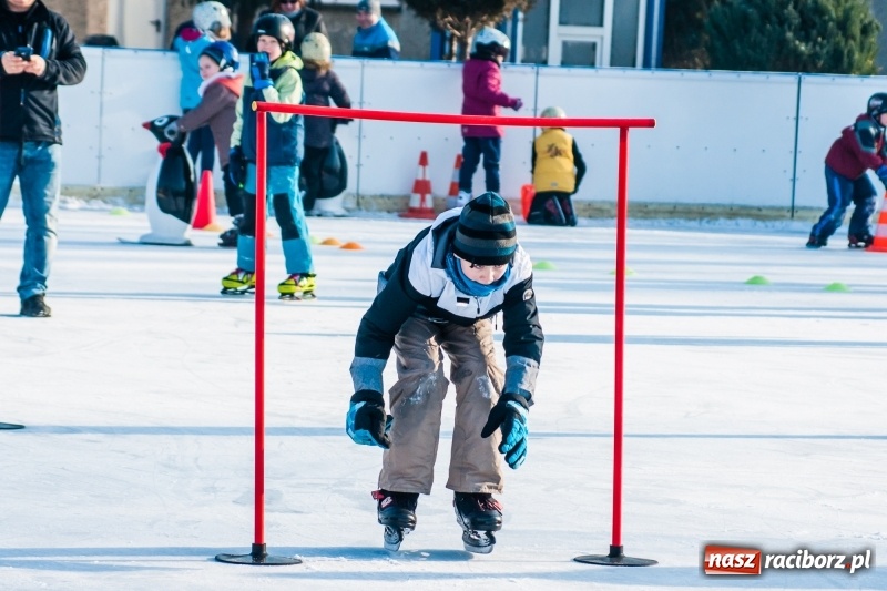 Zdjęcie w galerii na portalu naszraciborz.pl: Zawody łyżwiarskie na lodowisku Piastor wiadomości z regionu
