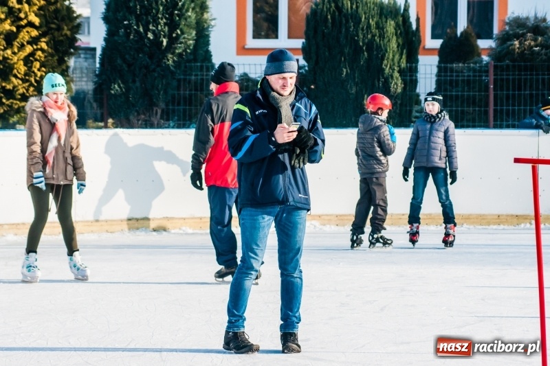 Zdjęcie w galerii na portalu naszraciborz.pl: Zawody łyżwiarskie na lodowisku Piastor wiadomości z regionu