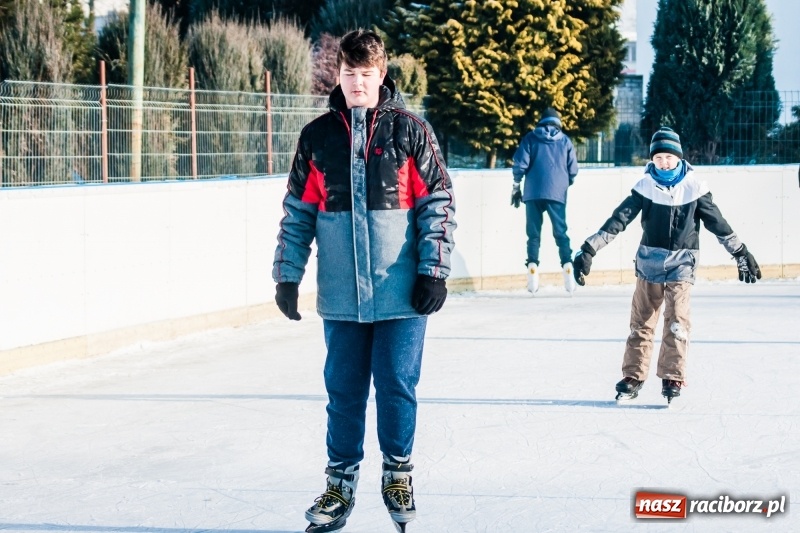 Zdjęcie w galerii na portalu naszraciborz.pl: Zawody łyżwiarskie na lodowisku Piastor wiadomości z regionu