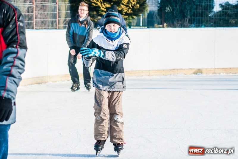 Zdjęcie w galerii na portalu naszraciborz.pl: Zawody łyżwiarskie na lodowisku Piastor wiadomości z regionu