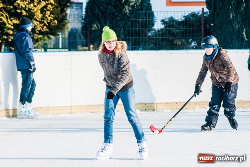 Zdjęcie w galerii na portalu naszraciborz.pl: Zawody łyżwiarskie na lodowisku Piastor wiadomości z regionu