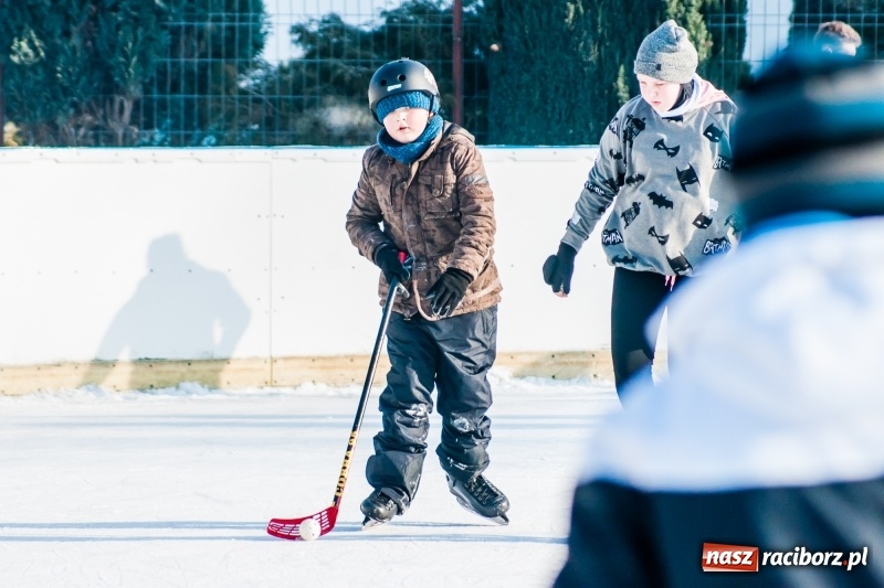 Zdjęcie w galerii na portalu naszraciborz.pl: Zawody łyżwiarskie na lodowisku Piastor wiadomości z regionu