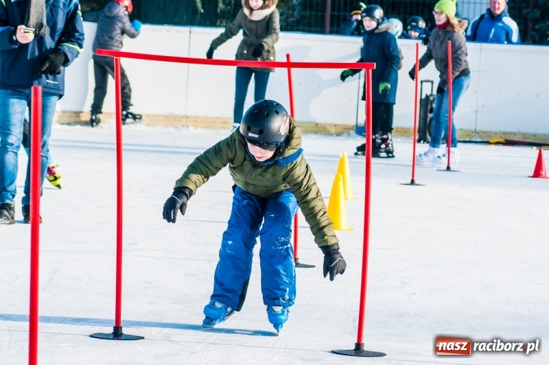 Zdjęcie w galerii na portalu naszraciborz.pl: Zawody łyżwiarskie na lodowisku Piastor wiadomości z regionu