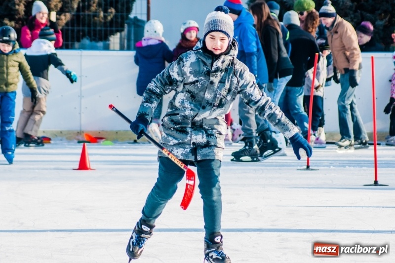 Zdjęcie w galerii na portalu naszraciborz.pl: Zawody łyżwiarskie na lodowisku Piastor wiadomości z regionu