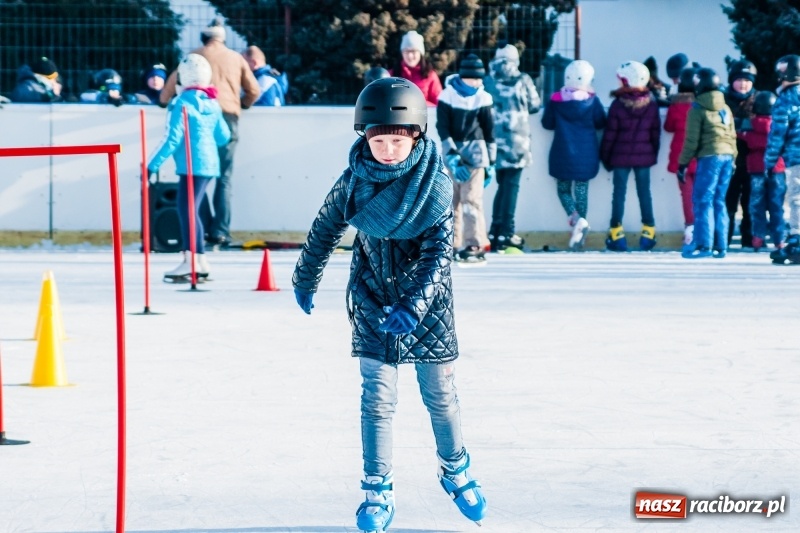 Zdjęcie w galerii na portalu naszraciborz.pl: Zawody łyżwiarskie na lodowisku Piastor wiadomości z regionu