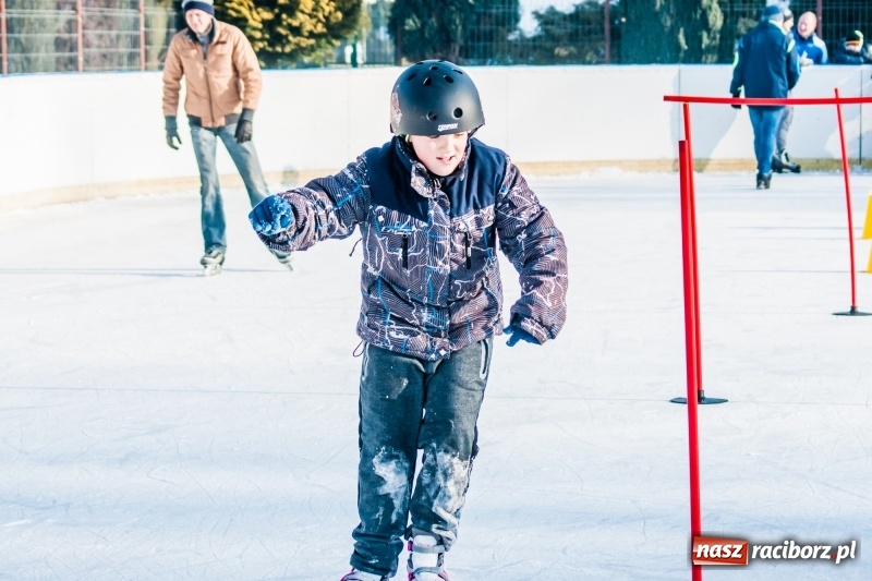 Zdjęcie w galerii na portalu naszraciborz.pl: Zawody łyżwiarskie na lodowisku Piastor wiadomości z regionu