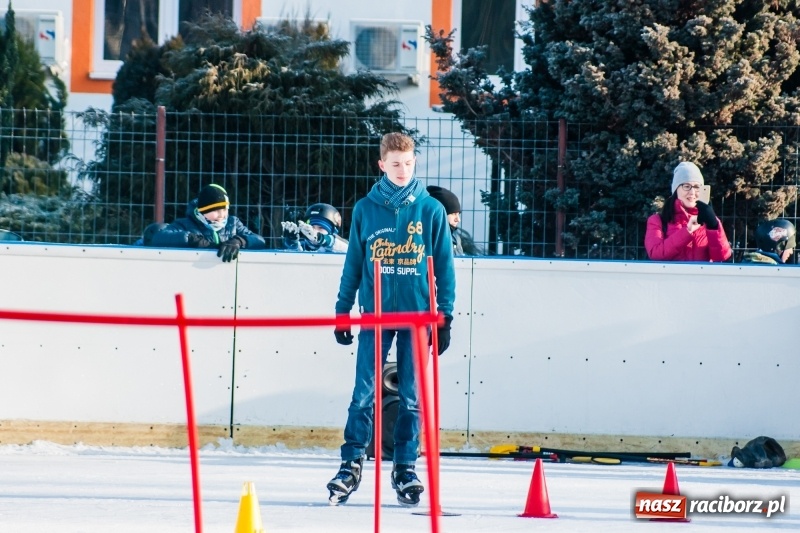 Zdjęcie w galerii na portalu naszraciborz.pl: Zawody łyżwiarskie na lodowisku Piastor wiadomości z regionu