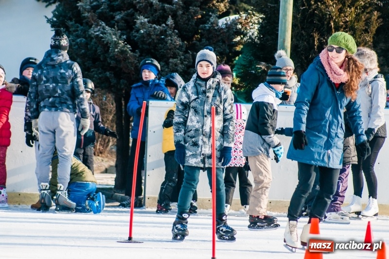 Zdjęcie w galerii na portalu naszraciborz.pl: Zawody łyżwiarskie na lodowisku Piastor wiadomości z regionu
