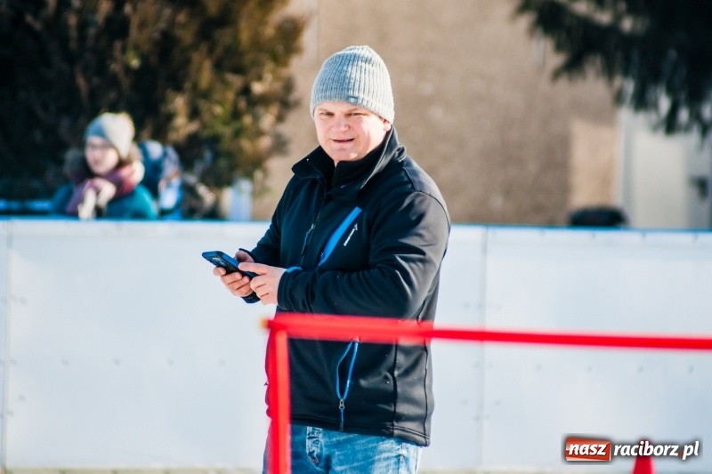 Zdjęcie w galerii na portalu naszraciborz.pl: Zawody łyżwiarskie na lodowisku Piastor wiadomości z regionu