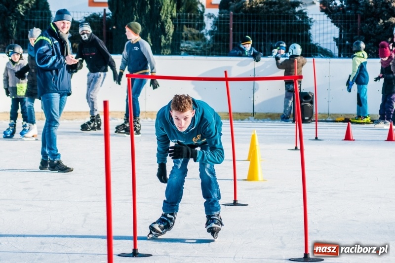 Zdjęcie w galerii na portalu naszraciborz.pl: Zawody łyżwiarskie na lodowisku Piastor wiadomości z regionu