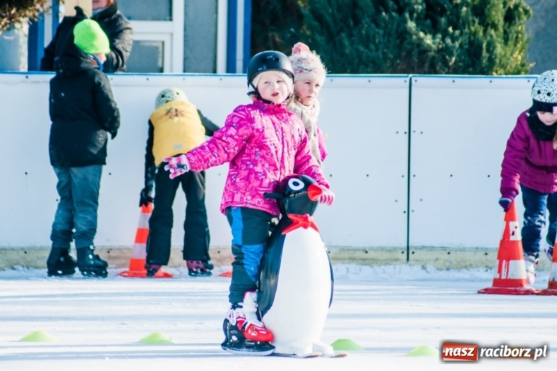 Zdjęcie w galerii na portalu naszraciborz.pl: Zawody łyżwiarskie na lodowisku Piastor wiadomości z regionu