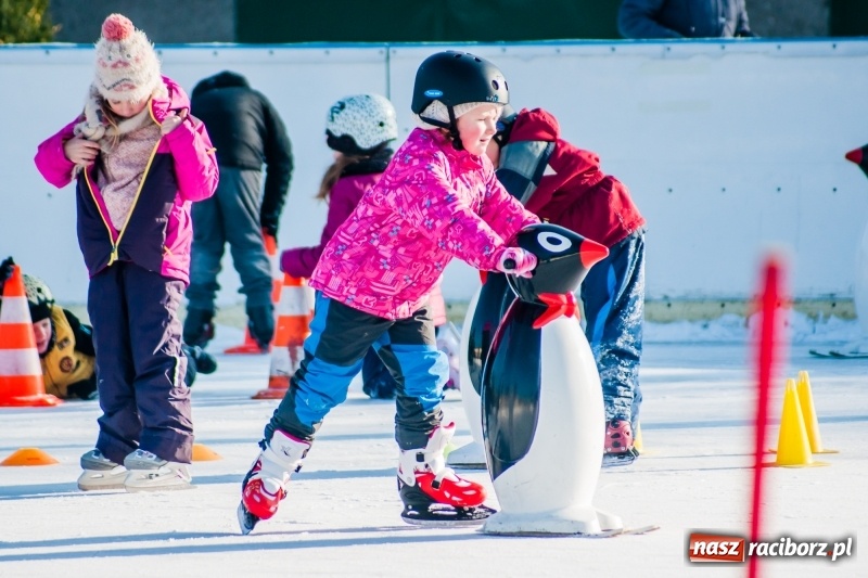 Zdjęcie w galerii na portalu naszraciborz.pl: Zawody łyżwiarskie na lodowisku Piastor wiadomości z regionu